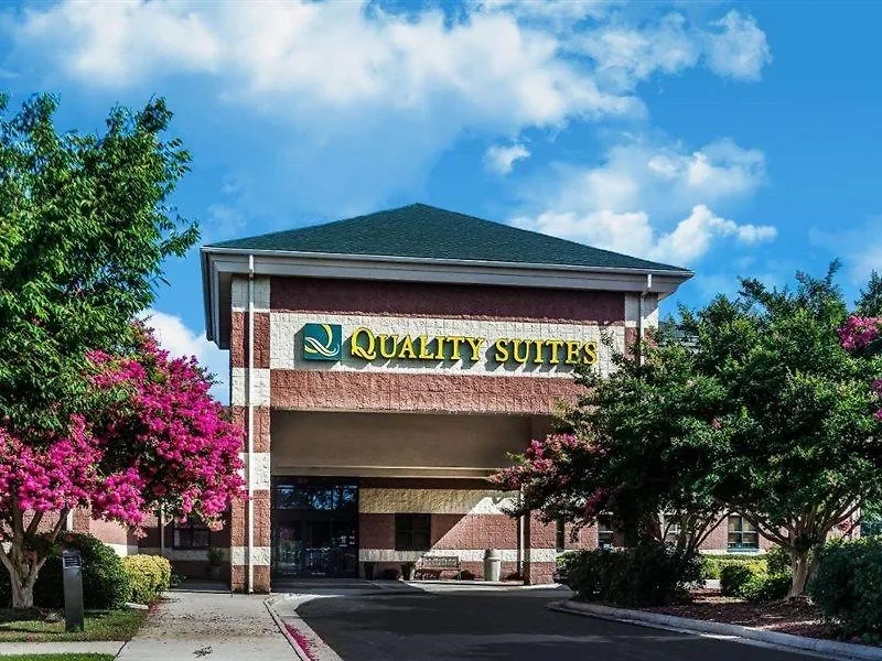 Quality Suites Lake Wright - Norfolk Airport Hotel