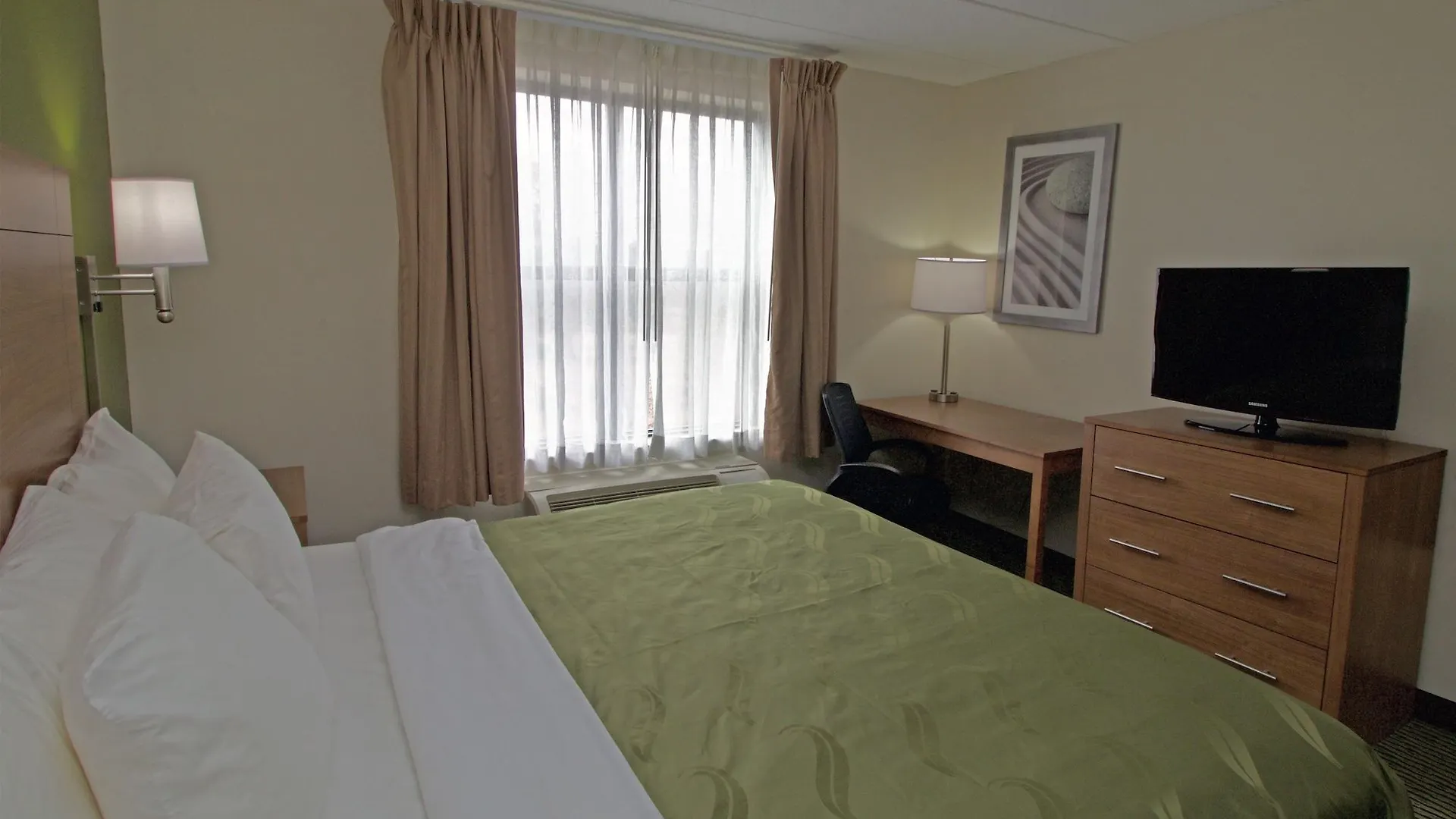 Hotel Quality Suites Lake Wright - Norfolk Airport
