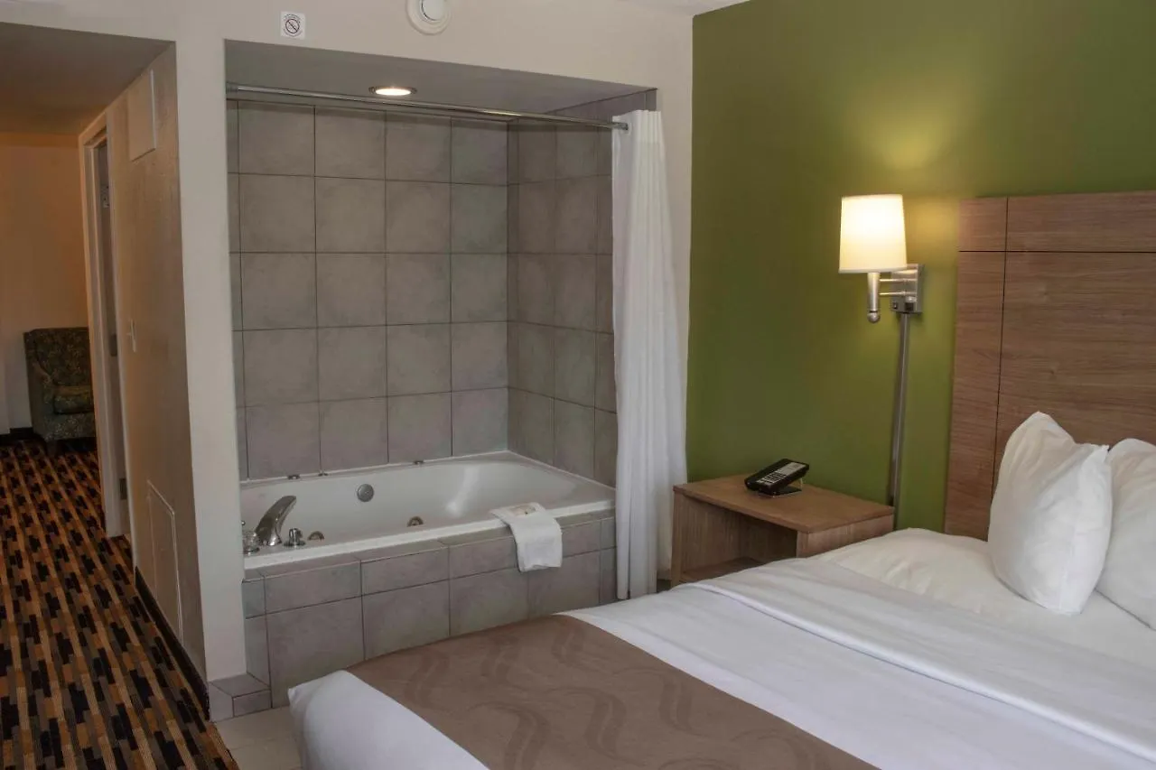 Quality Suites Lake Wright - Norfolk Airport Hotel