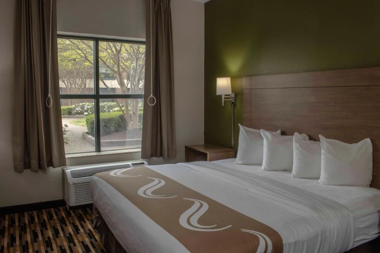 Quality Suites Lake Wright - Norfolk Airport 3*,