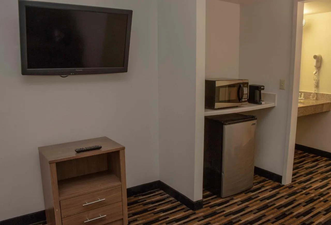 Hotel Quality Suites Lake Wright - Norfolk Airport