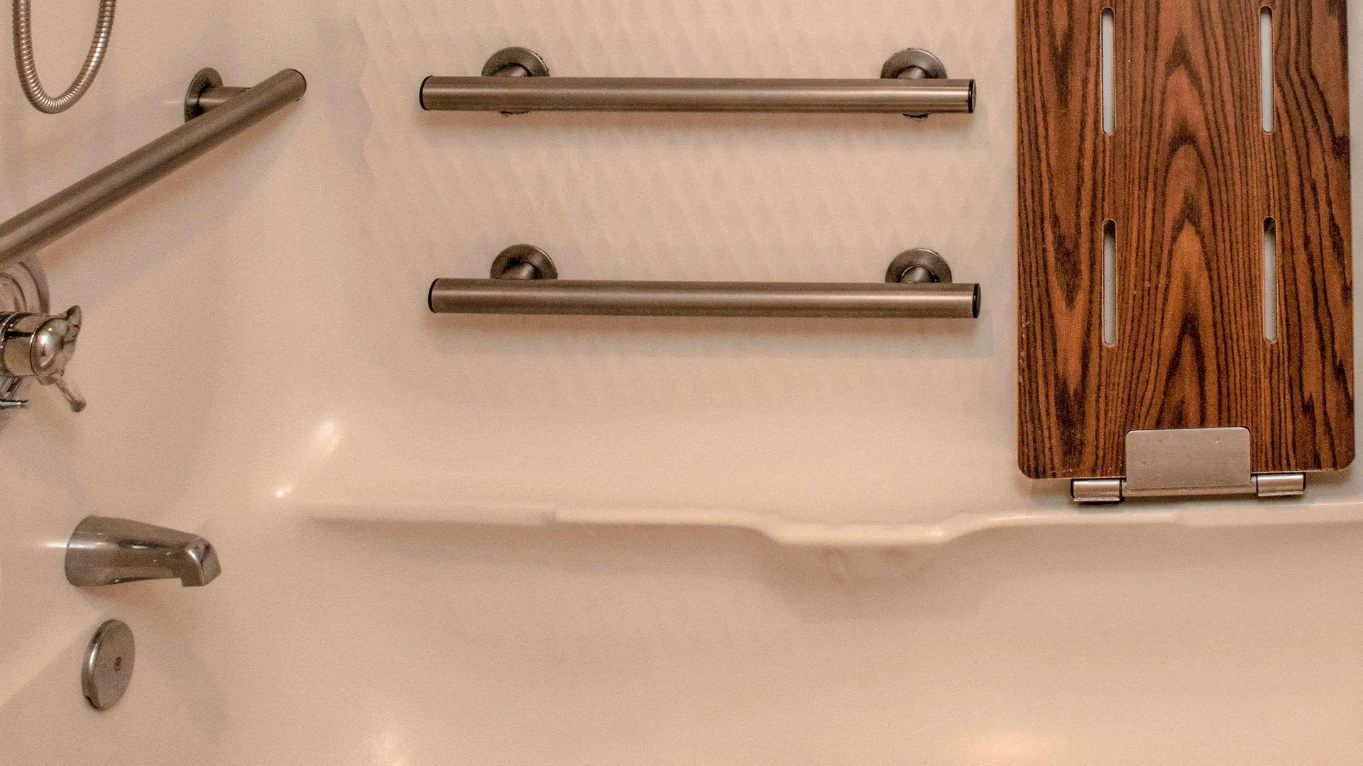 Hotel Quality Suites Lake Wright - Norfolk Airport