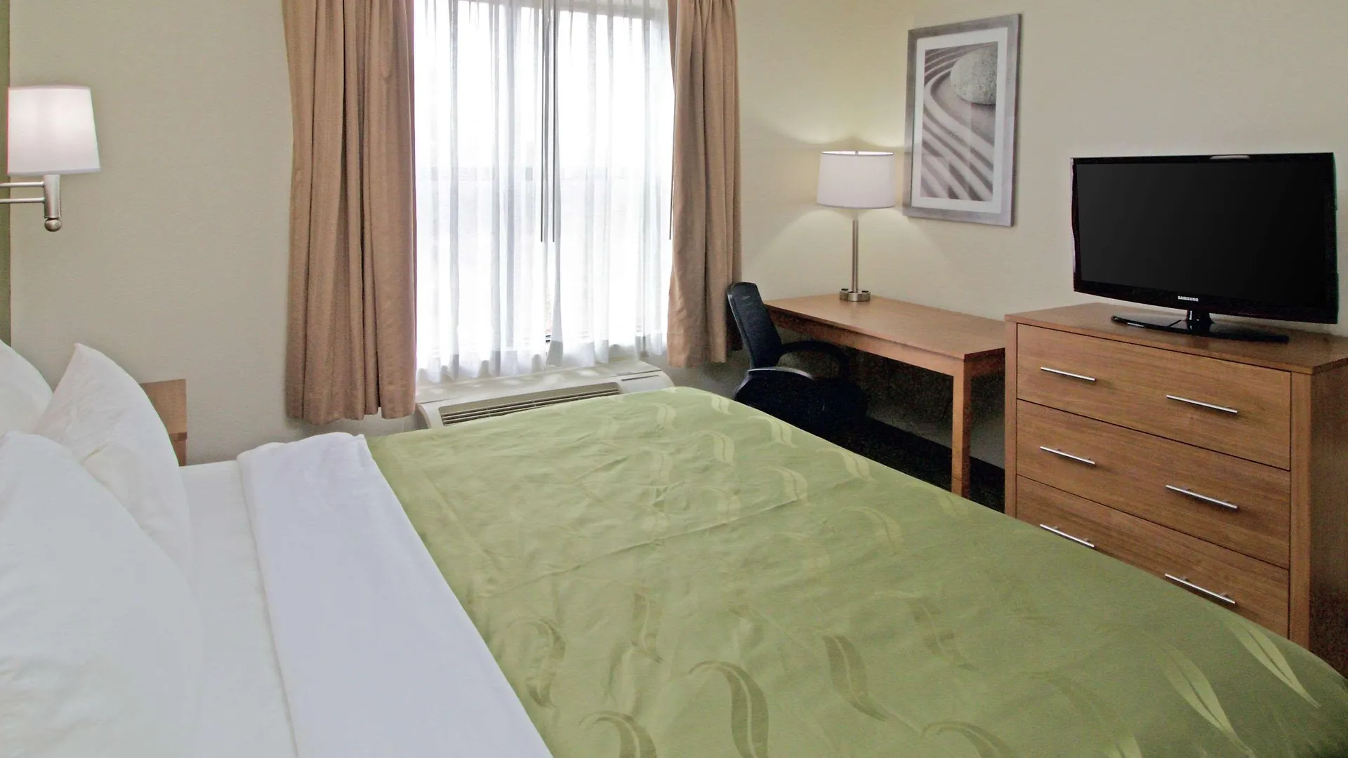 Quality Suites Lake Wright - Norfolk Airport Hotel