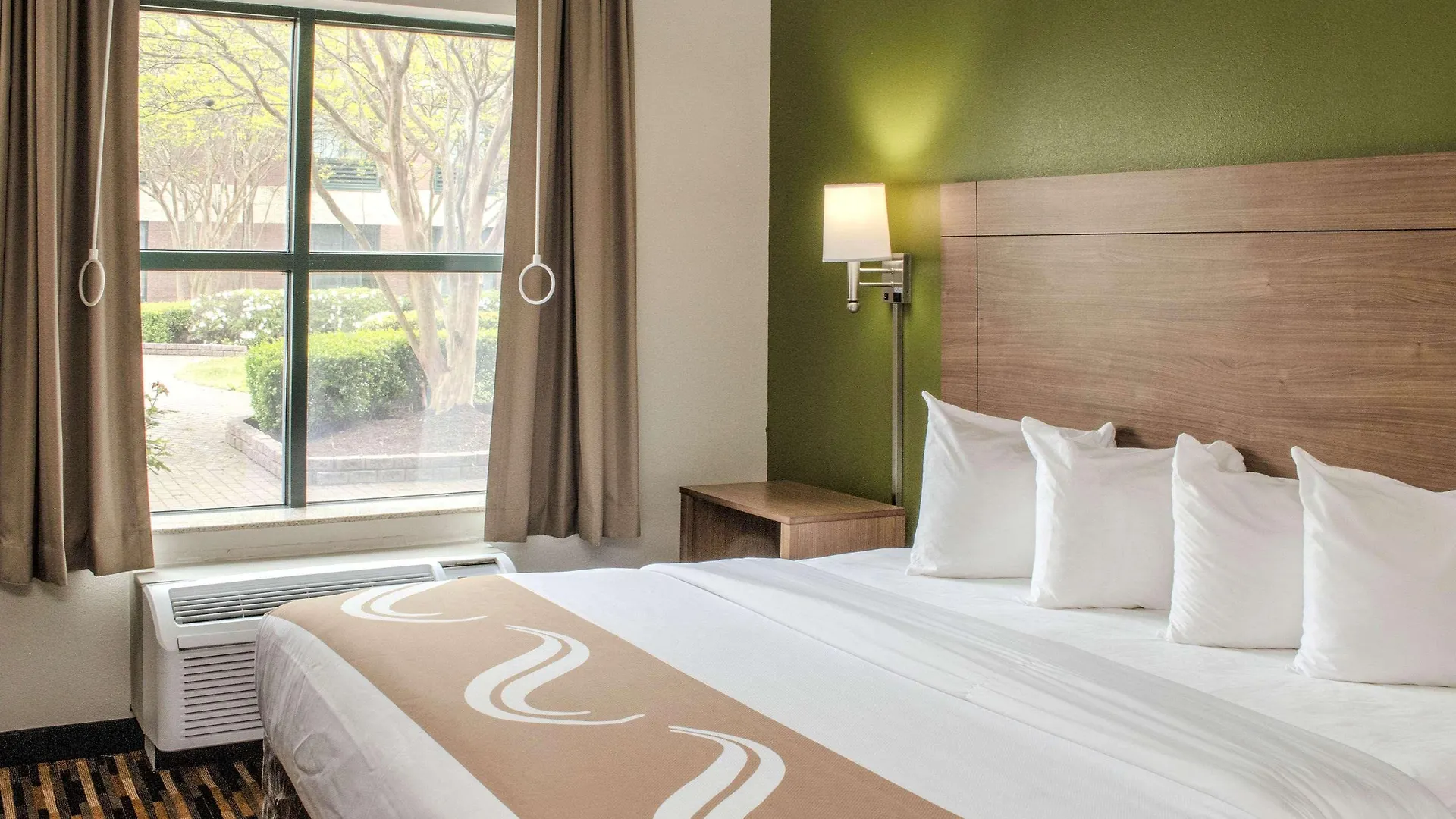 Quality Suites Lake Wright - Norfolk Airport