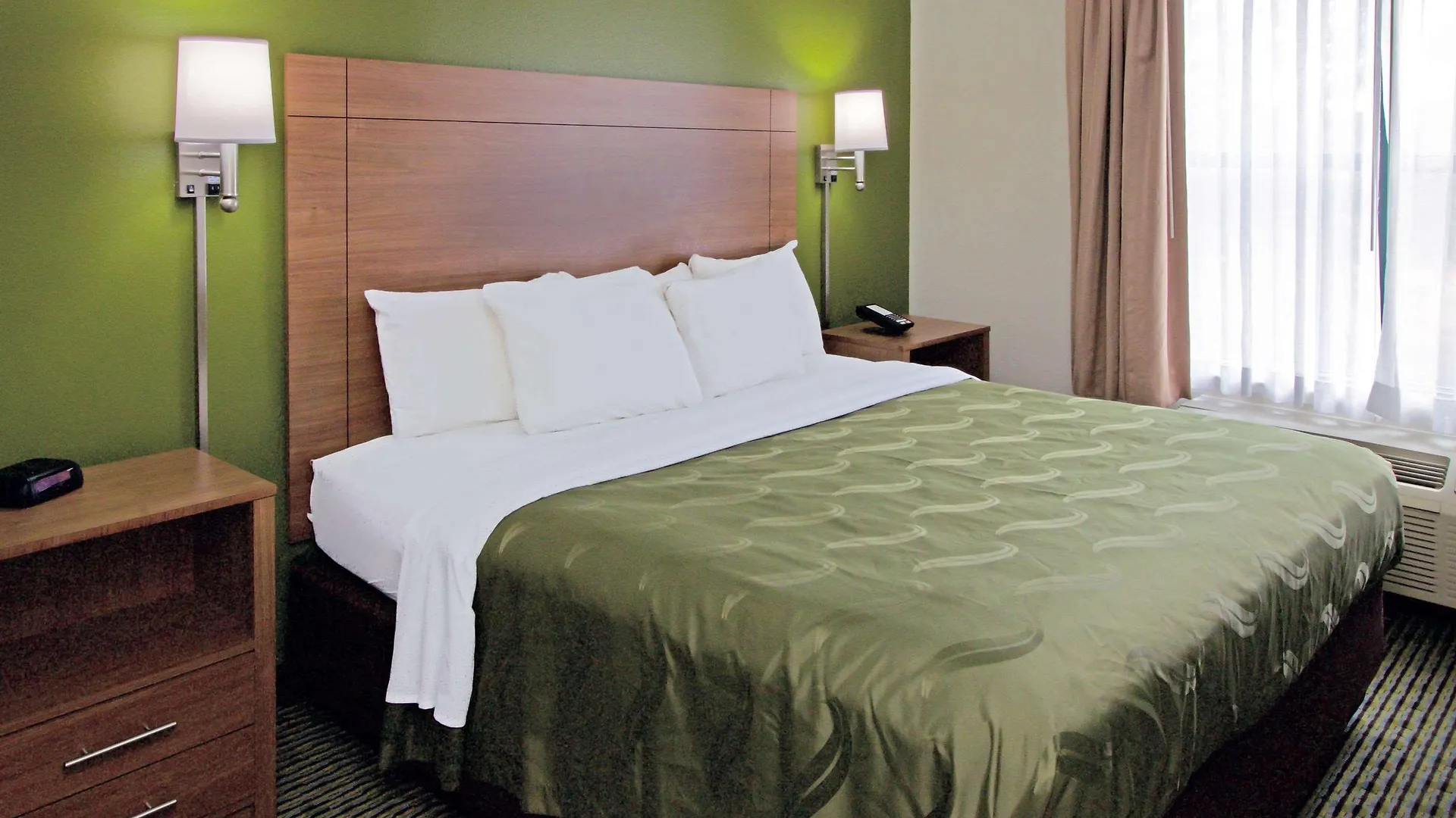 Quality Suites Lake Wright - Norfolk Airport
