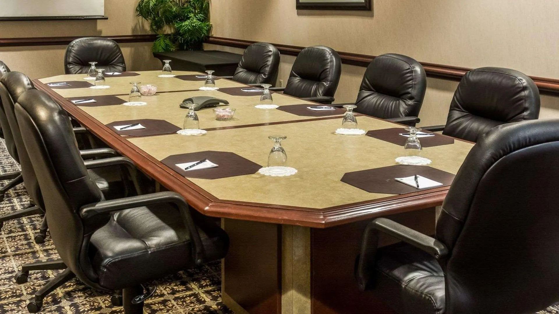 Quality Suites Lake Wright - Norfolk Airport
