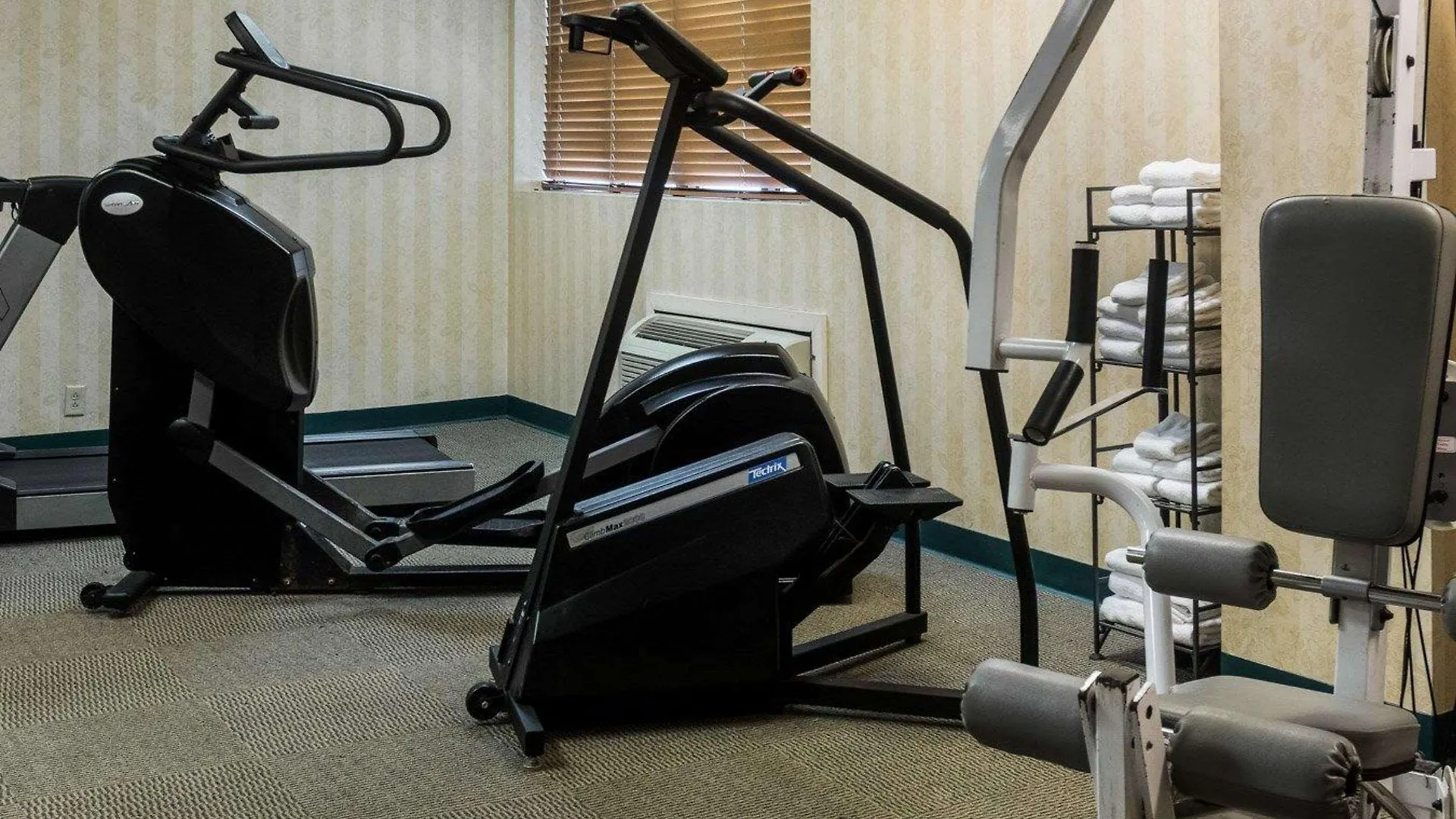 Hotel Quality Suites Lake Wright - Norfolk Airport