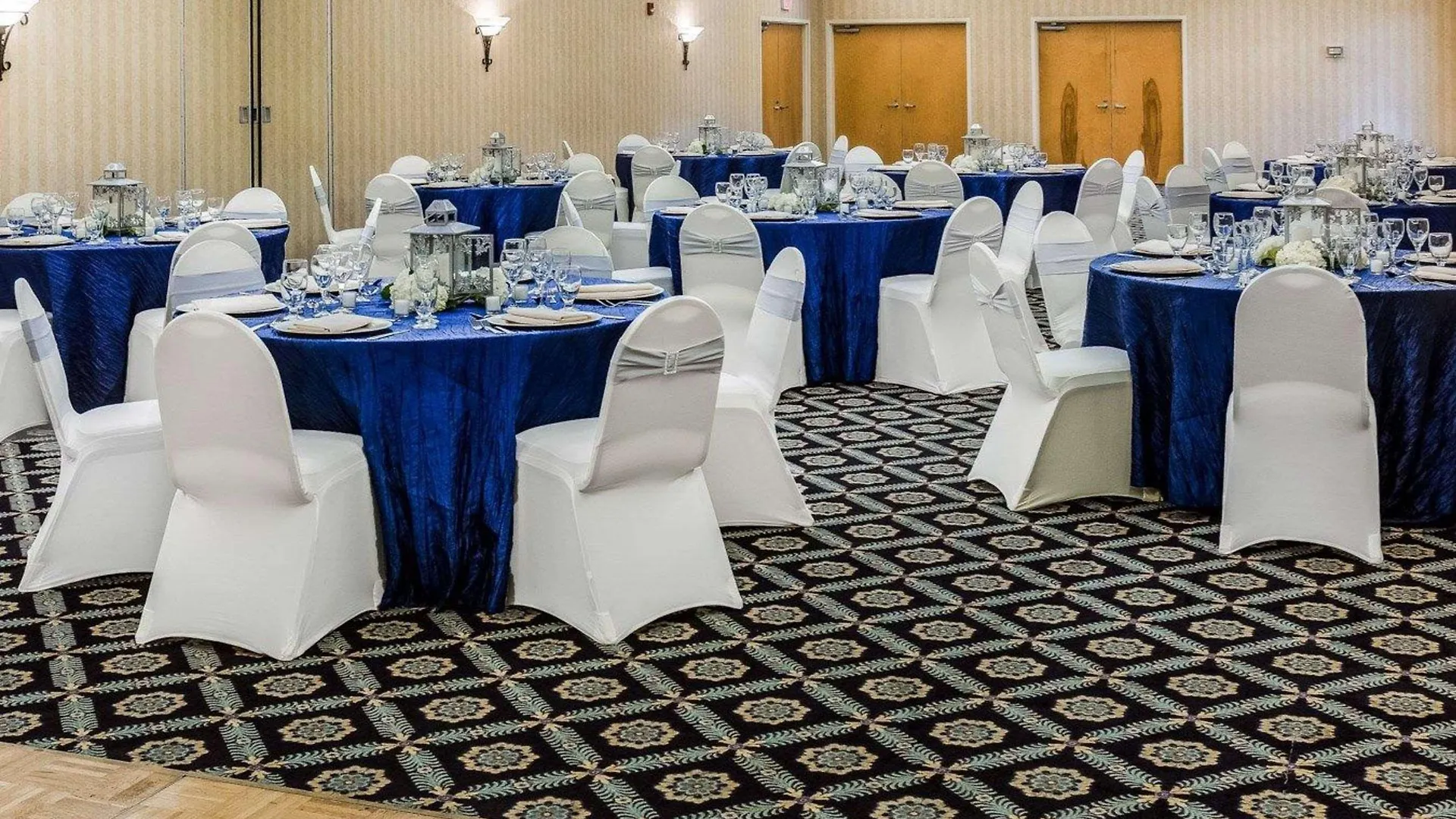 Hotel Quality Suites Lake Wright - Norfolk Airport