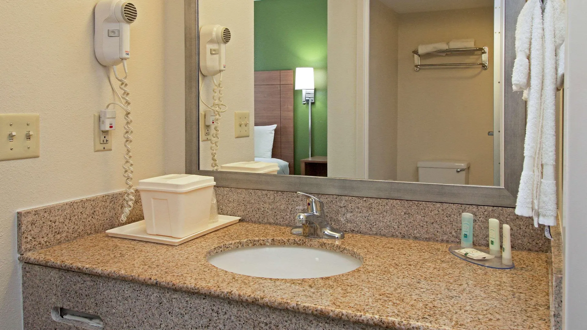 Quality Suites Lake Wright - Norfolk Airport 3*,