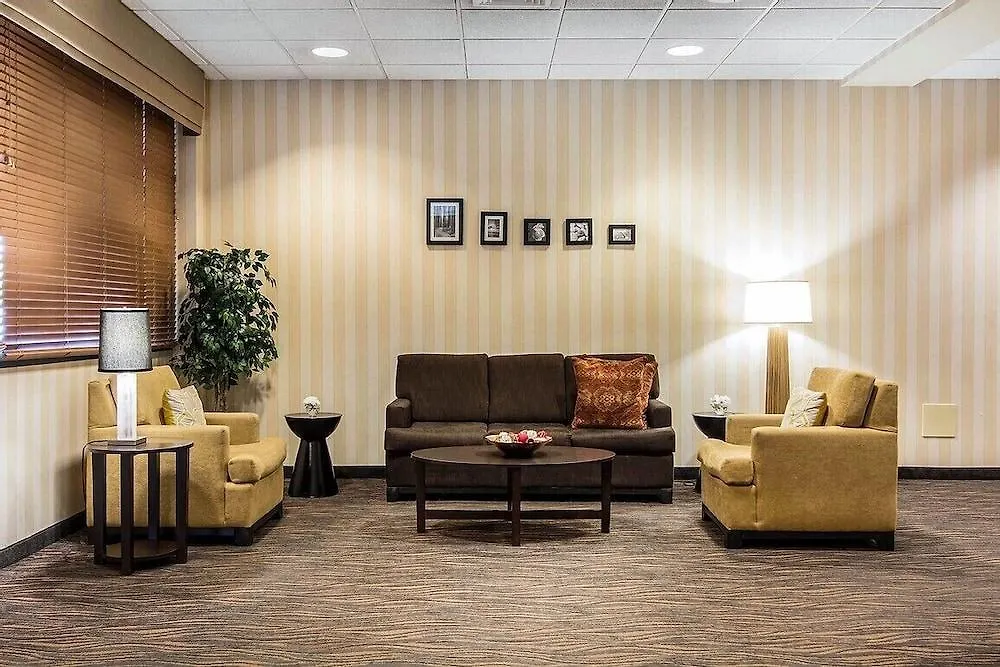 Quality Suites Lake Wright - Norfolk Airport Hotel