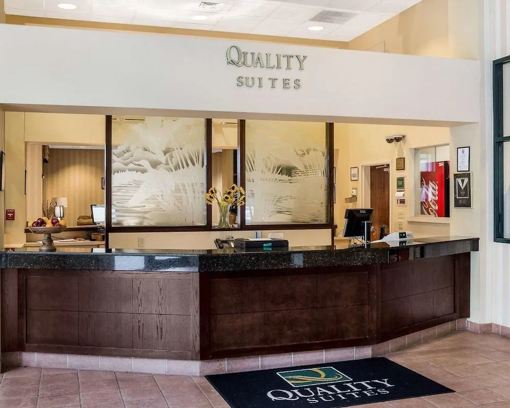Hotel Quality Suites Lake Wright - Norfolk Airport