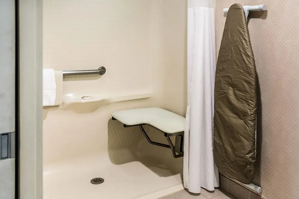 Hotel Quality Suites Lake Wright - Norfolk Airport