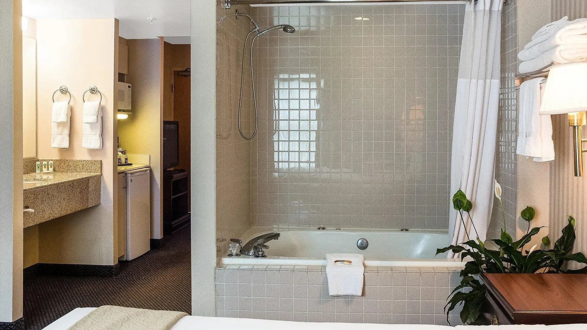 *** Hotel Quality Suites Lake Wright - Norfolk Airport United States