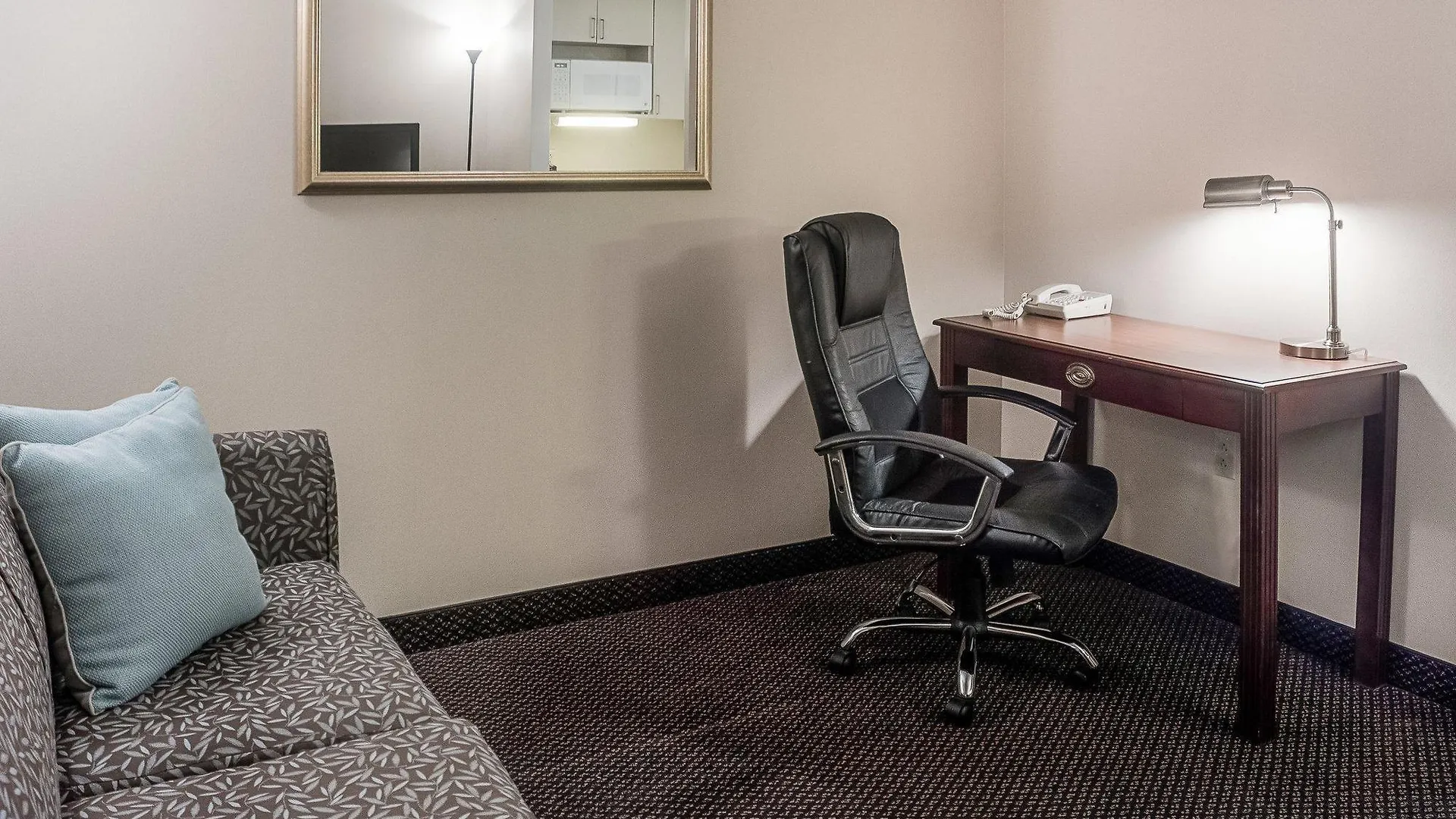 Quality Suites Lake Wright - Norfolk Airport 3*,