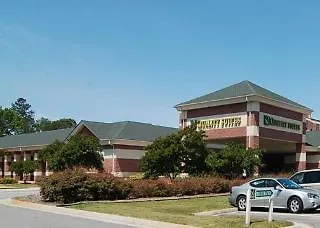 Quality Suites Lake Wright - Norfolk Airport Hotel