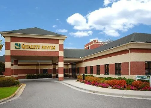 Quality Suites Lake Wright - Norfolk Airport Hotel